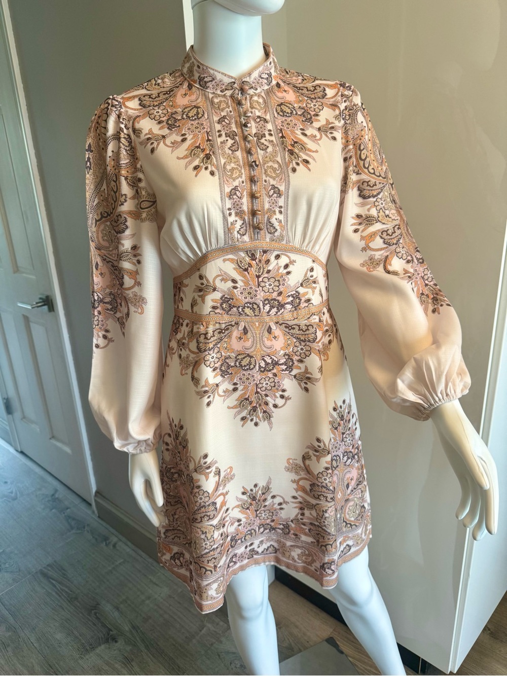 Women's Cream Paisley Print Long Sleeve Dress size Medium